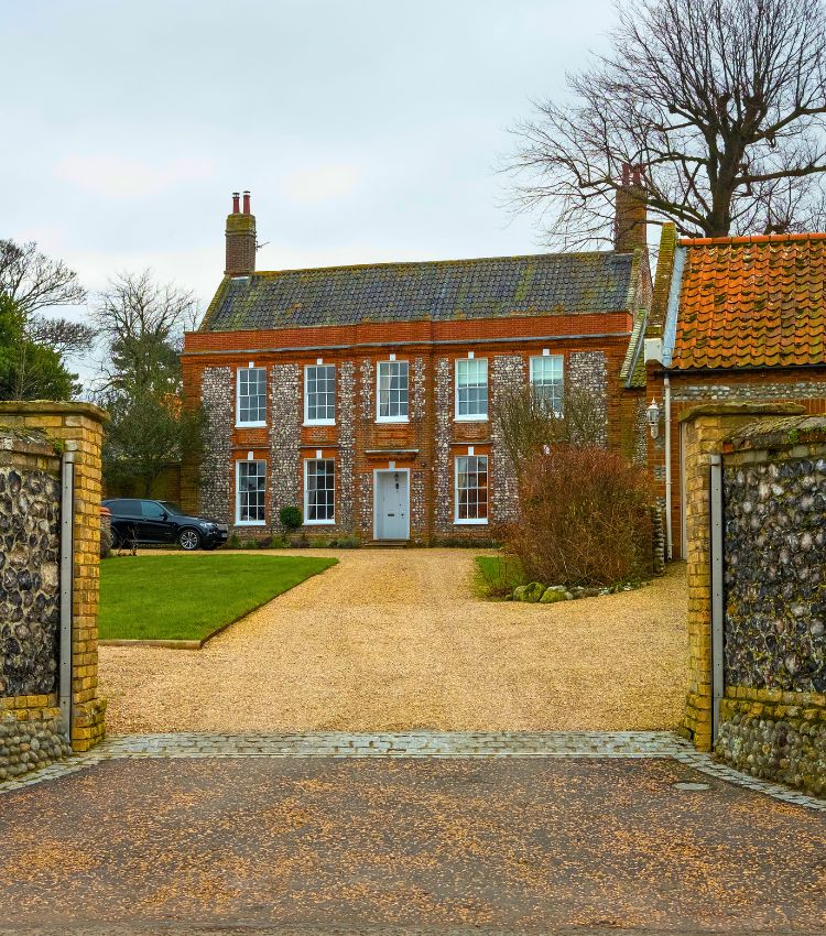 What is it like to live in Holt, Norfolk?