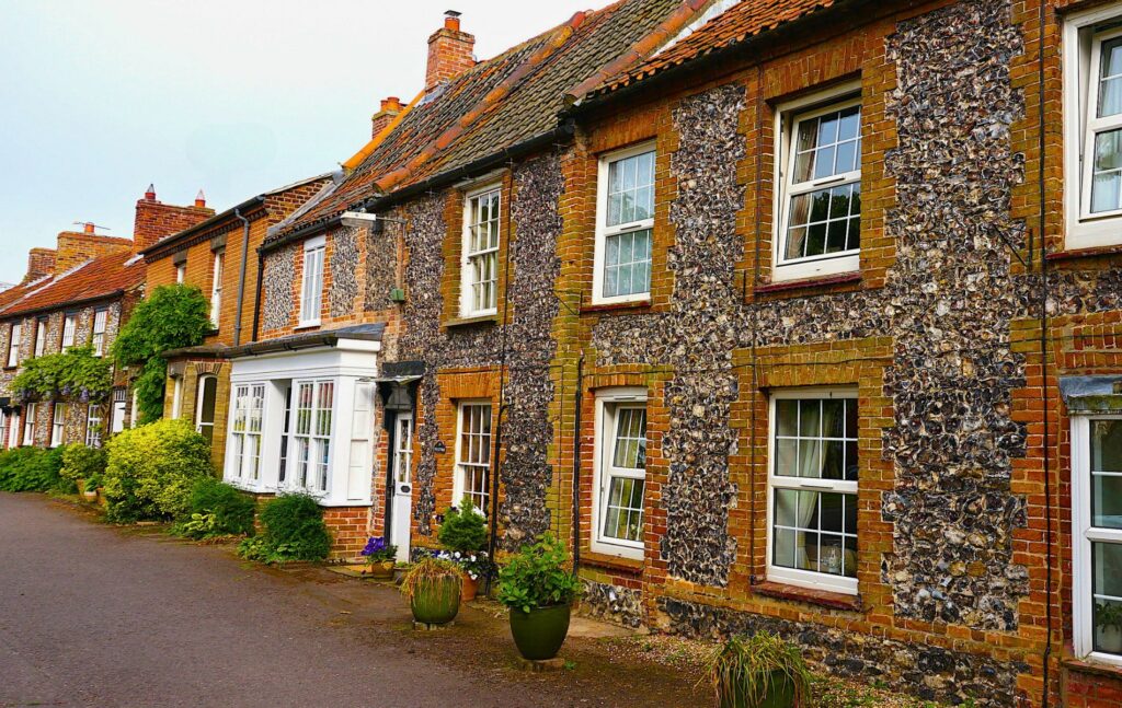 Live in Holt, row of cottages